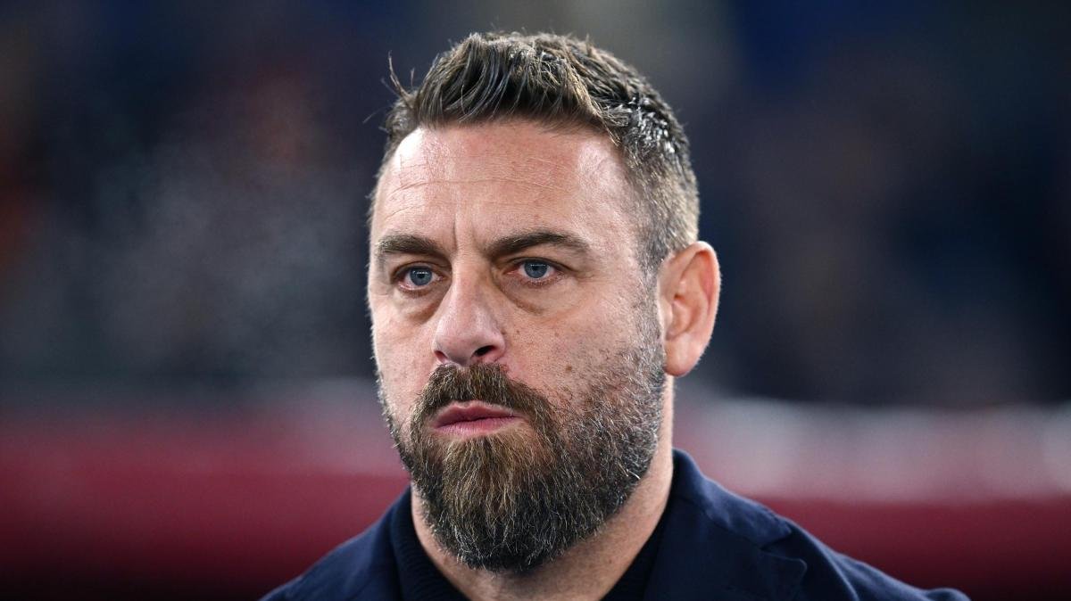 Genoa, De Rossi: "Dobbiamo avere coraggio, gli attaccanti lavorano tanto per la squadra" -