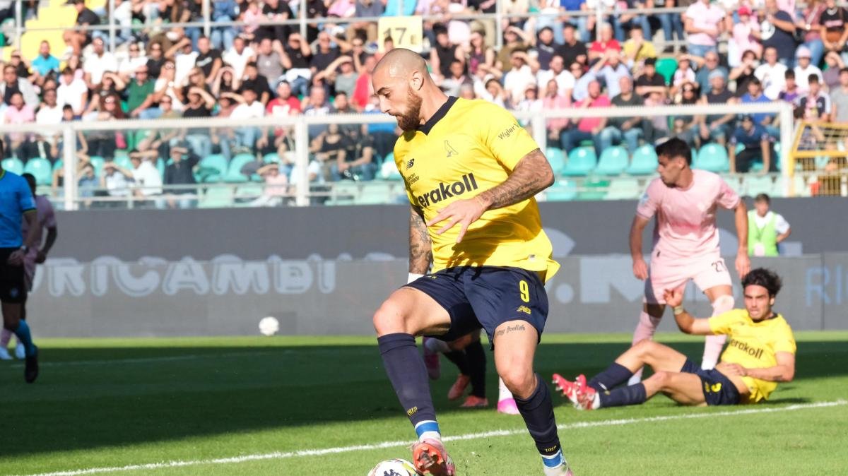 Modena, Gliozzi verso l'Avellino? I canarini pensano ad Ambrosino per sostituirlo -