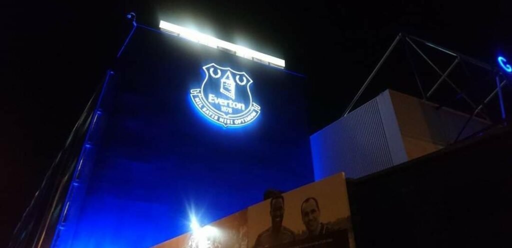 Everton, blindato James Garner: il centrocampista ha firmato fino al 2030 -