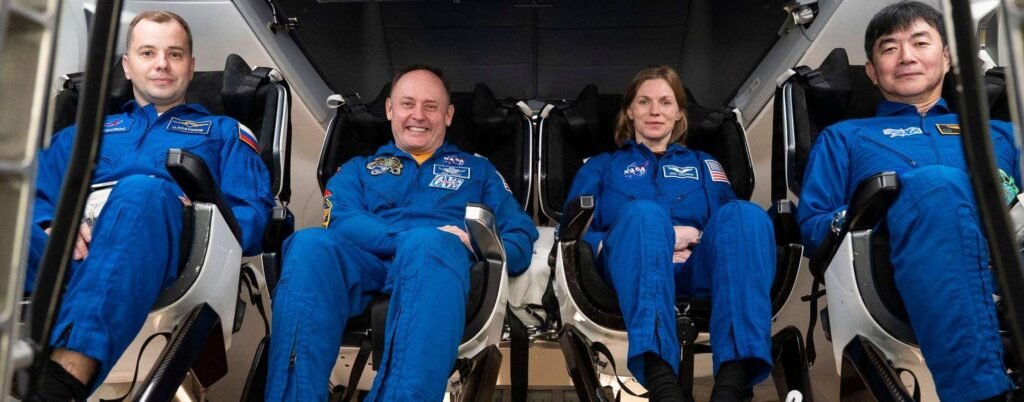 Crew-11: rientro anticipato per problema di salute