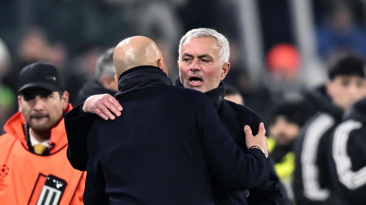 Spalletti elimina quasi Mourinho dalla Champions. Juventus ai playoff con il 2-0 al Benfica -