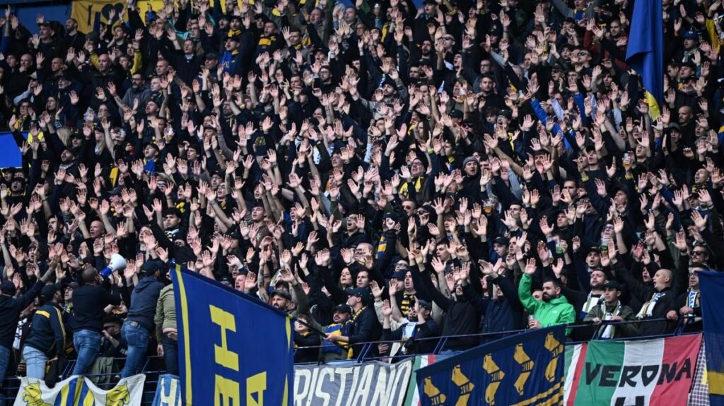 Rimonta Bologna a Verona: al 45' rossoblu avanti 3-1. Fischi del Bentegodi -