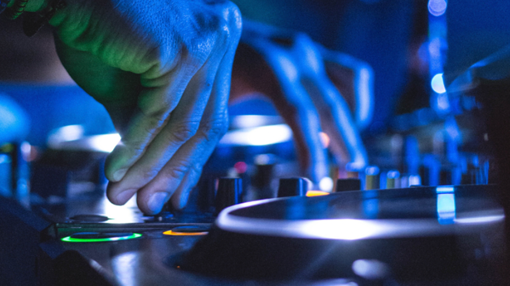 Working-class people are being pushed out of the arts, new report finds · News ⟋ RA