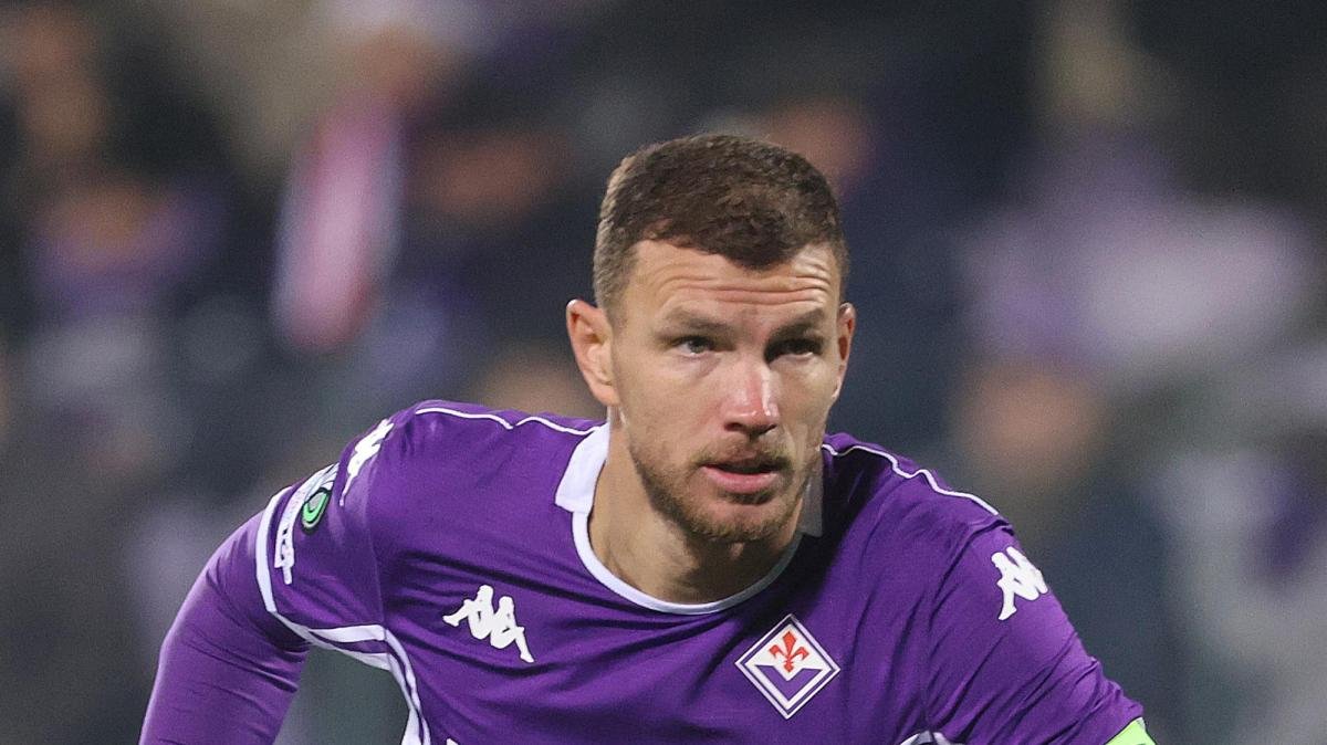 Fiorentina, Dzeko è atterrato in Germania: nelle prossime ore visite e firma con lo Schalke 04 -