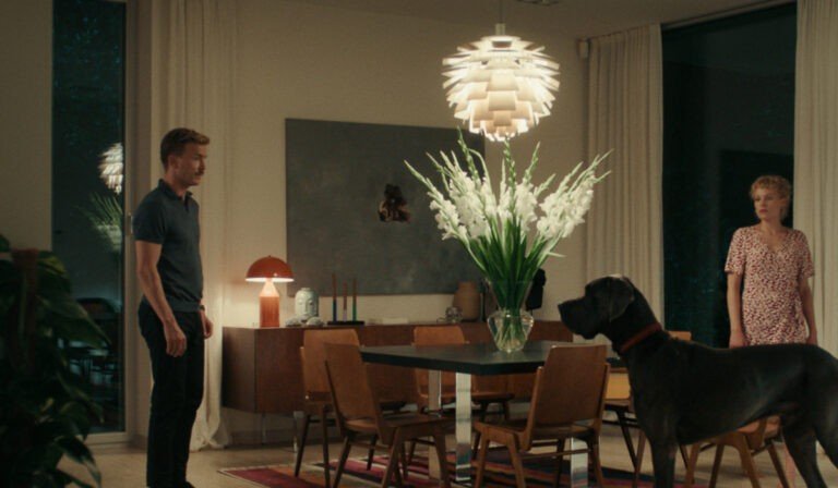 Peacock, la recensione del film di Bernhard Wenger