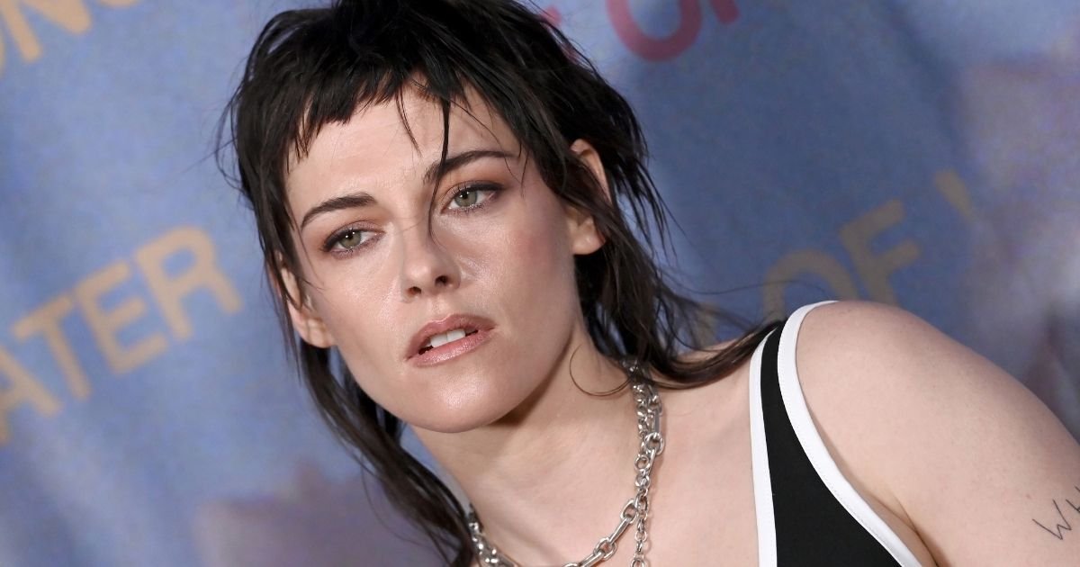 «Voglio ficcarglieli in gola»: Kristen Stewart si scaglia contro Trump e il pubblico americano