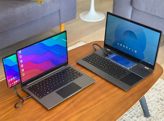 NexPhone collegato a un laptop