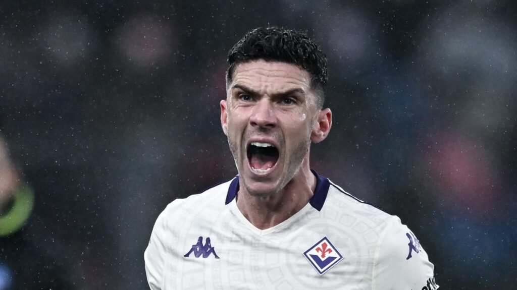 Infortunio Gosens, sospetta frattura dello zigomo. Il difensore della Fiorentina in ospedale -