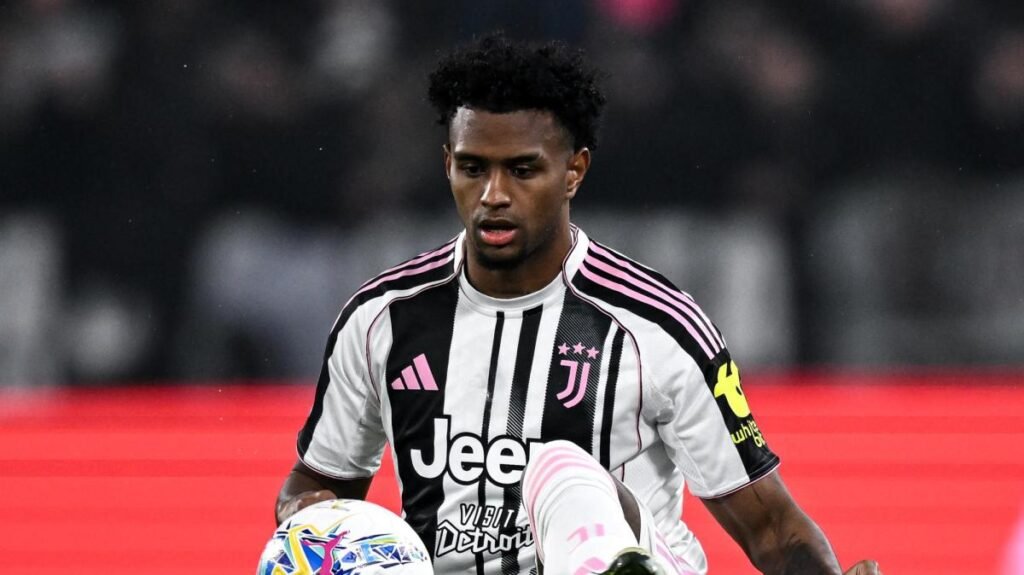 Cabal, ma che combini? Due gialli in venti minuti, Juve in dieci anche a Istanbul dopo San Siro -