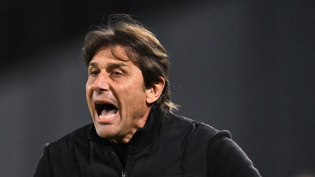 Un pareggio che scuce lo Scudetto dal petto del Napoli: la maledizione tricolore su Conte -