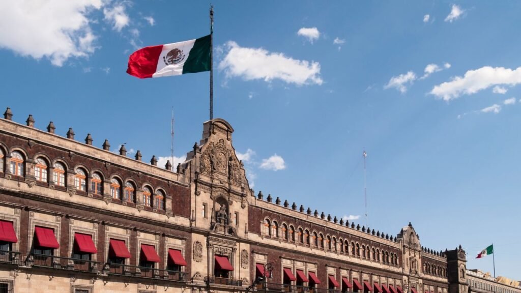 Come un hacker ha usato il chatbot Claude per rubare 150 GB di dati governativi messicani