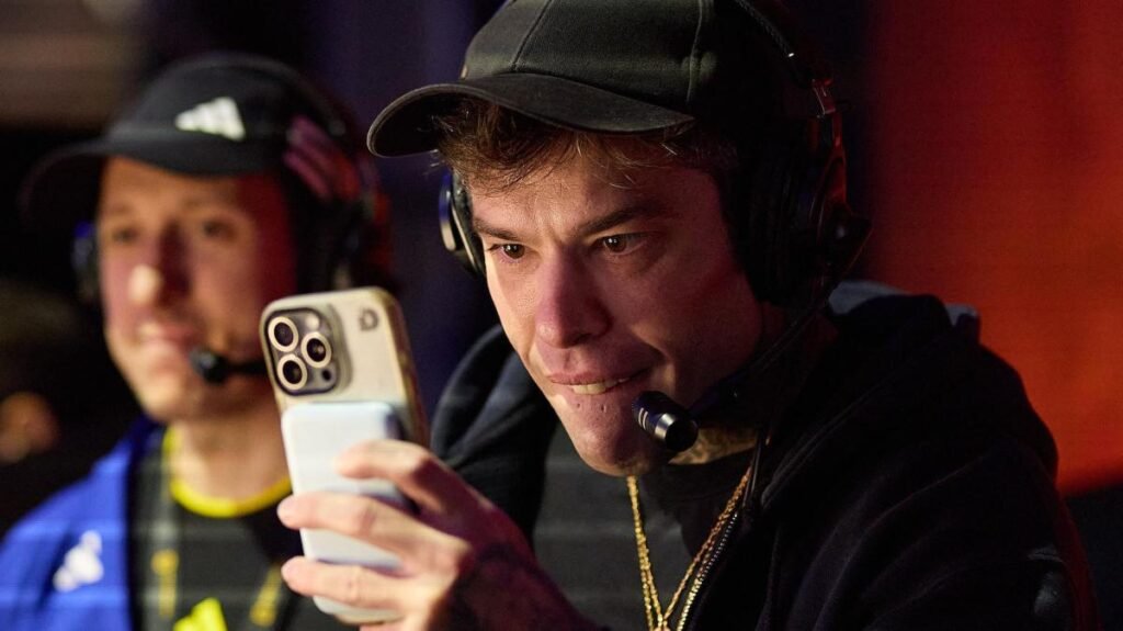 Siparietto tra Sanremo e Fiorentina per Fedez-Masini: "Ieri abbiamo cantato per Paratici" -