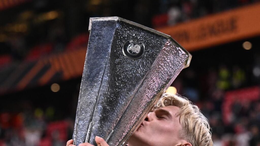 Tottenham, a gennaio no a Chelsea e Aston Villa per Bergvall: lo svedese non si muove -