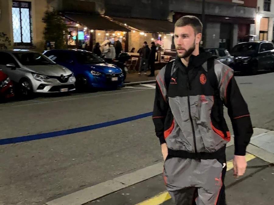 Milan, anche Pavlovic in ritiro coi compagni alla vigilia del Parma: il serbo è recuperato -