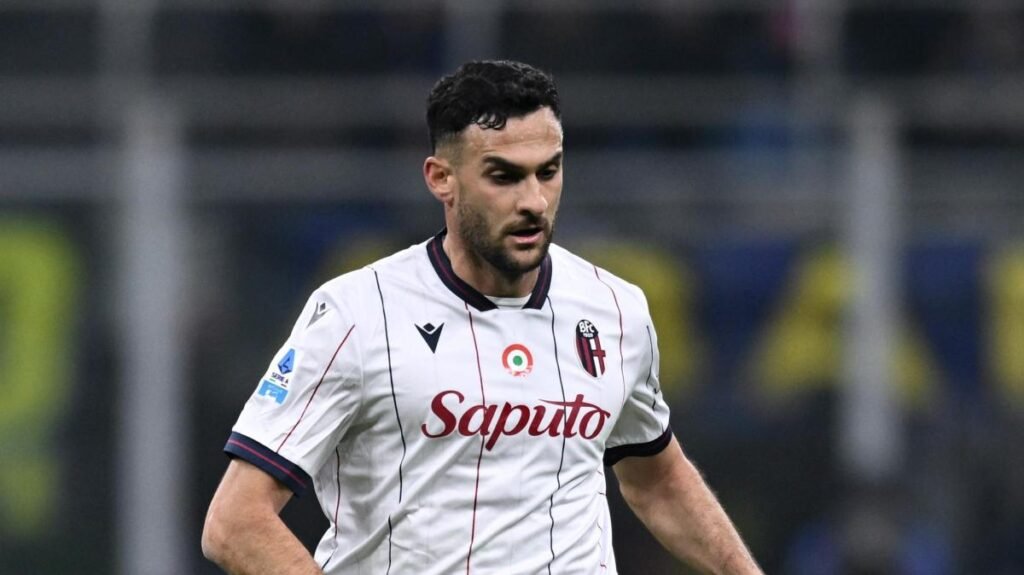 Bologna, infortunio muscolare per Lykogiannis: a metà secondo tempo entra Miranda -