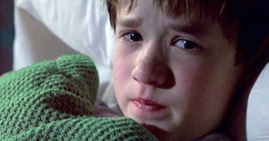 Quasi nessuno lo ha notato, ma il colpo di scena de Il Sesto Senso era chiaro fin dall’inizio