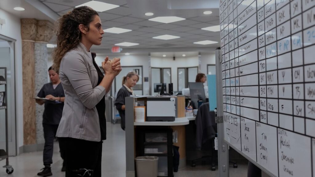 Nella seconda stagione di The Pitt c'è un episodio premonitore che mette in guardia dalla dipendenza dalla tecnologia