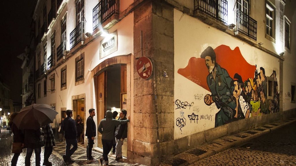 Fire breaks out at Lisbon venue Galeria Zé Dos Bois · News ⟋ RA