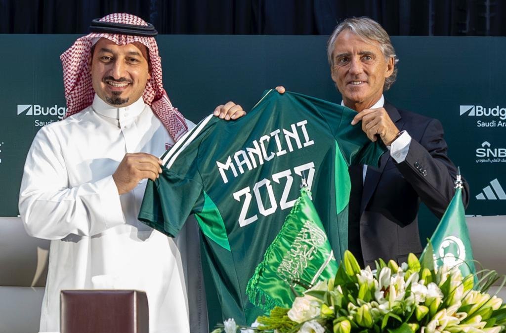 Iran: paura ex ct Mancini a Doha "allarme sul telefono, poi rumore delle esplosioni" -