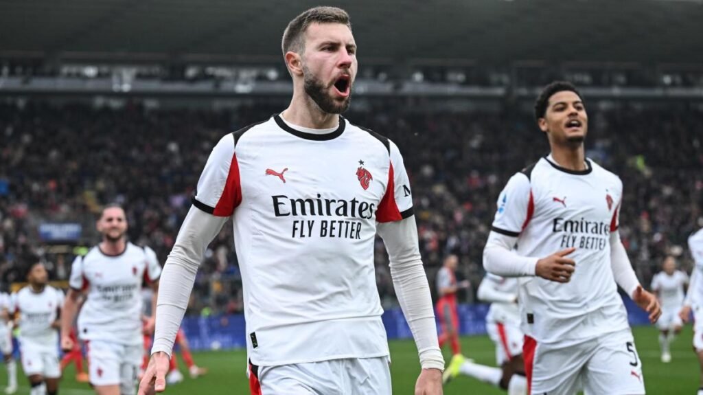 Il Milan avvicina la Champions e si gode il derby. Cremonese, segnali ma non punti -