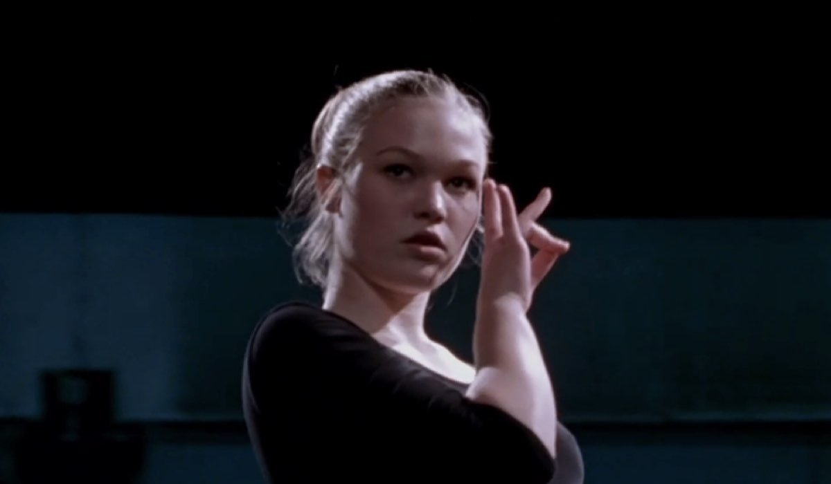 Julia Stiles ricrea le mosse di Save the Last Dance a Dancing with the Stars